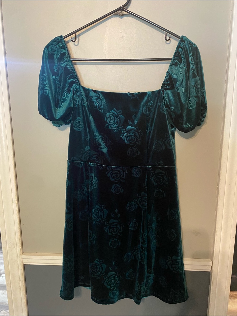 Emerald Green Velvet Puff-Sleeve Dress size small New with tags